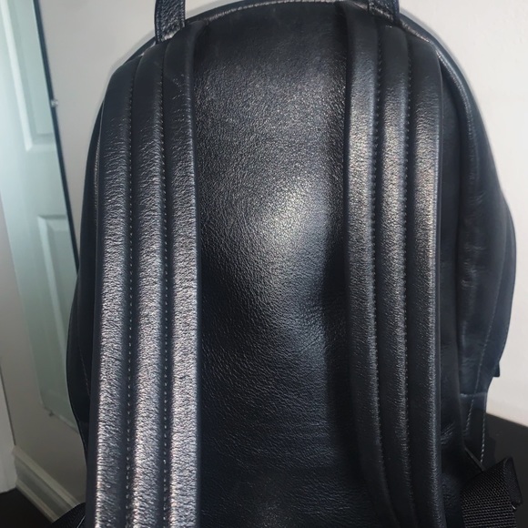 Authentic BALENCIAGA medium-sized backback. Genuine leather. Lightly used. - Picture 3 of 7